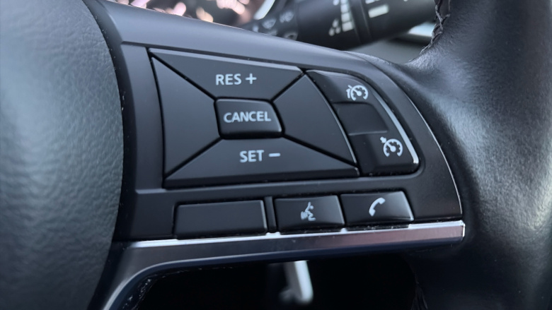 Nissan Qashqai 1.3 DiG-T Acenta Premium 5dr Petrol Hatchback